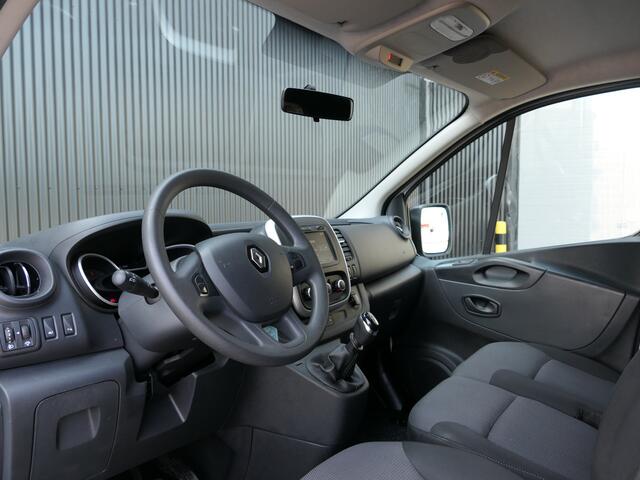 Renault TRAFIC 1.6 dCi 95 T29 L1H1 Comfort *Achterdeuren met ruiten!* - Betimmering + kasten, cruise, navi, sidebars
