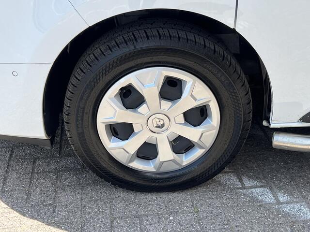 Renault TRAFIC 2.0 dCi 130 T30 L2H1 Work Edition | Trekhaak | Achteruitrijcamera | Navigatie | DAB | LED | Parkeersensoren voor & achter | Cruise Control | Airco |