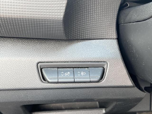 Renault TRAFIC 2.0 dCi 130 T30 L2H1 Work Edition | Trekhaak | Achteruitrijcamera | Navigatie | DAB | LED | Parkeersensoren voor & achter | Cruise Control | Airco |