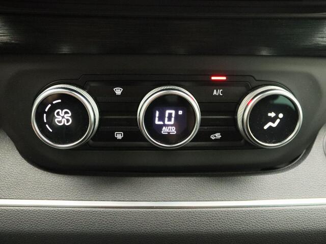 Renault TRAFIC L2H1 T29 DC dCi 170 EDC Luxe | Dubbele Cabine | Automaat | Privacy Glass | Pack Safety Cruising | Achterdeuren met ramen en wisser/sproeier | Draadloze oplader | Sidebars | Vloer + lat/wandbescherming | Lichtmetalen velgen