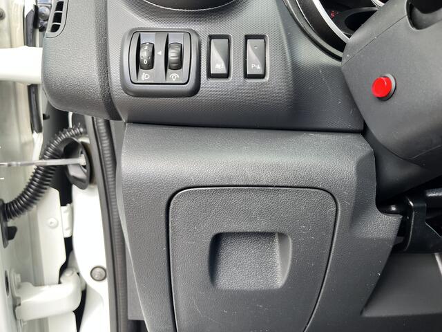 Renault TRAFIC 1.6 dCi L1H1 2x Schuifdeur Kastinrichting Airco Cruise controle Kastinrichting 3-Persoons Telefoonverbinding Parkeersensoren achter Sitebars 1e eigenaar Euro 6 Dealer onderhouden
