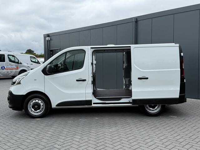 Renault TRAFIC 2.0 dCi 120 PK / L1H1 / 1e EIG. / 2x SCHUIFDEUR / TREKHAAK / AIRCO / CRUISE / NAVI