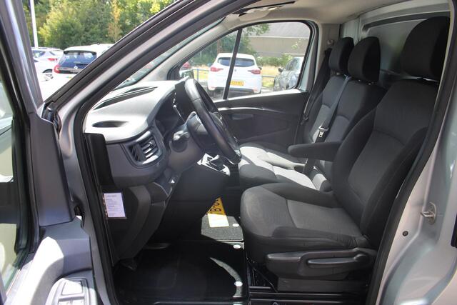 Renault TRAFIC 2.0 dCi 130 T30 L2H1 Work Edition | Trekhaak | Navigatie | Parkeersensoren | Cruise Control