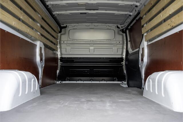 Renault TRAFIC dCi 110 T30 L2H1 | Navigatie | 3-Zits | Cruise | PDC | Airco | Euro 6