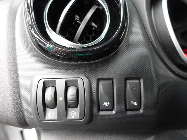 Renault TRAFIC Passenger 2.0 dCi 120 L2H1 9 Persoons Airco Bluetooth Led Parkeersensoren