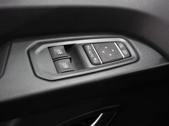 Renault TRAFIC 2.0 Blue dC1 150 EDC T29 L2H1 Extra Dubbele Cabine Navigatie Airco Lichtmetalen velgen Betimmering Trekhaak Camera Parkeer sensoren Dab