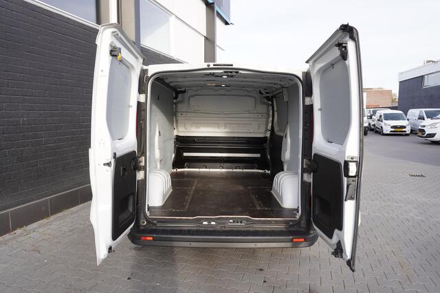 Renault TRAFIC 2.0 dCi 145PK Automaat EURO 6 - Airco - Navi - Cruise - Camera - ¤14.900,- Excl.