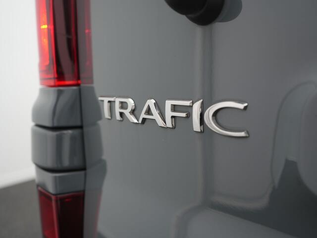 Renault TRAFIC - 9 Persoons bus! - All Seasonbanden - Achteruitrijcamera - Cruise Control - Sidebars - Trekhaak - Dealeronderhouden