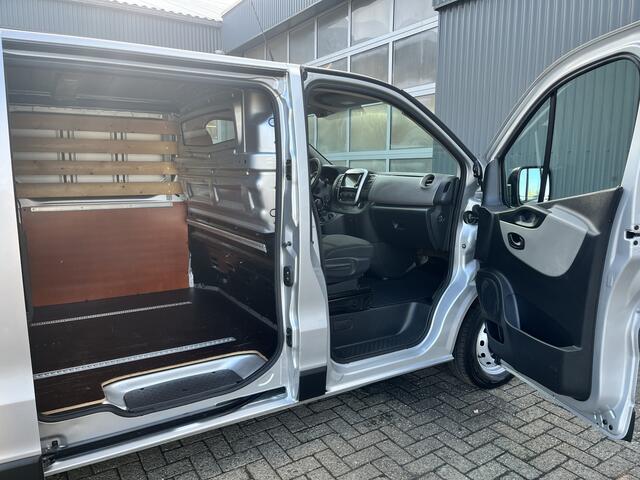 Renault TRAFIC 1.6 dCi L1H1 BTW en BPM VRIJ!! Airco Cruise controle 3-Persoons Telefoonverbinding Parkeersensoren achter 1e eigenaar Euro 6 Dealer onderhouden Ex overheid