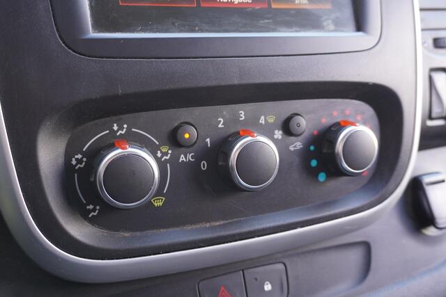 Renault TRAFIC 2.0 dCi 120PK L2 EURO 6 - Airco - Cruise - Trekhaak - ¤10.950,- Excl.