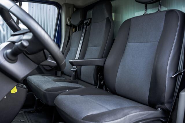 Renault TRAFIC 2.3dCi 145PK Bakwagen met deuren | LED | Camera | Navi | Airco