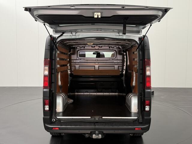 Renault TRAFIC 2.0DCi 145PK Automaat | Navigatie | Camera | Airco | Cruise | Trekhaak | 3-Zits