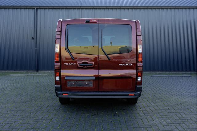 Renault TRAFIC Renault Trafic Blue dCi 150PK | L2H1 | 9-Zits | EX BTW/BPM | LED | Camera | Navi | Zijschuifdeur R+L | Cruise | Airco | PDC | Euro 6