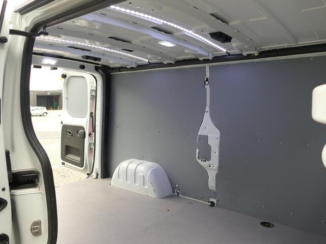 Renault TRAFIC 2.0 dCi 110 T30 L2H1 Comfort - Allseasons - Trekhaak - Bluetooth - Sensor achter