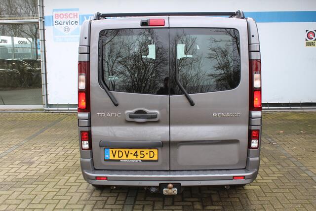 Renault TRAFIC 1.6 dCi T29 L2H1 DC 5 Persoons Comfort Energy | Incl. 12 maanden Garantie | Trekhaak | Stoelverwarming | Cruise controle | Climate controle | Achteruitrijcamera | Parkeersensoren achter | Navigatie | Lederen bekleding | Dak rails | Origineel NL Auto | NAP
