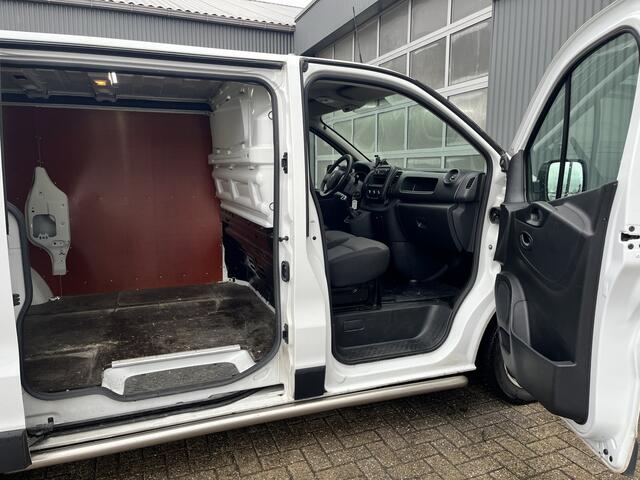 Renault TRAFIC 2.0 dCi L1H1 120pk Bouwjaar 08-07-2021 Airco Cruise controle 3-Persoons Telefoonverbinding Parkeersensoren achter Sitebars 1e eigenaar Euro 6 Dealer onderhouden