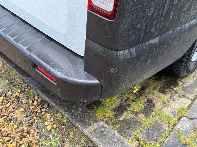 Renault TRAFIC 2.0D 130 pk L2 H1 - camera - trekhaak - sensoren v/a/z