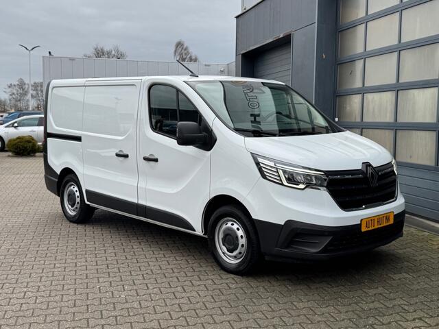 Renault TRAFIC 2.0 D 130pk L1H1 Apple/Android - camera - sensoren v/a/z - trekhaak - All season banden