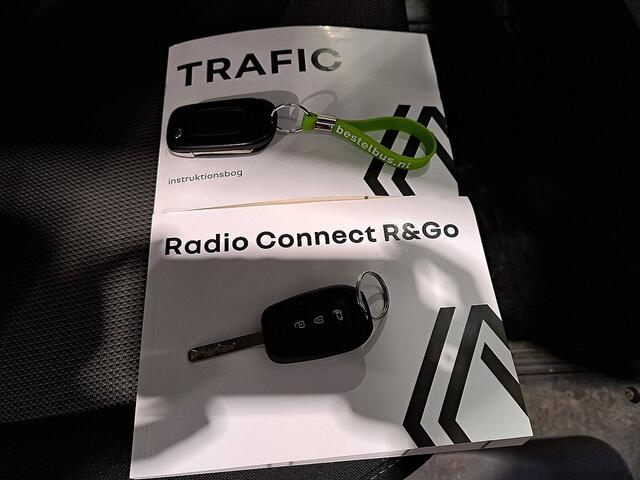 Renault TRAFIC 2.0 dCi 150 L2H1 2x zijdeur, automaat, airco, navi, camera, pdc, trekhaak