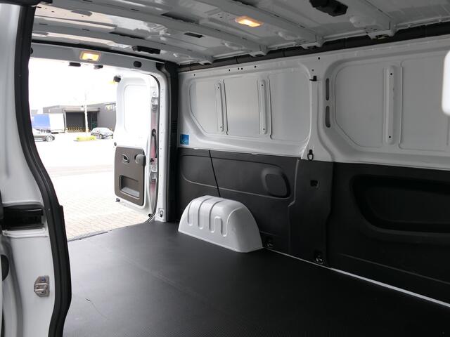 Renault TRAFIC 2.0 dCi 130 T30 L2H1 Comfort - Vloerplaat laadruimte - Camera - Trekhaak - Cruise