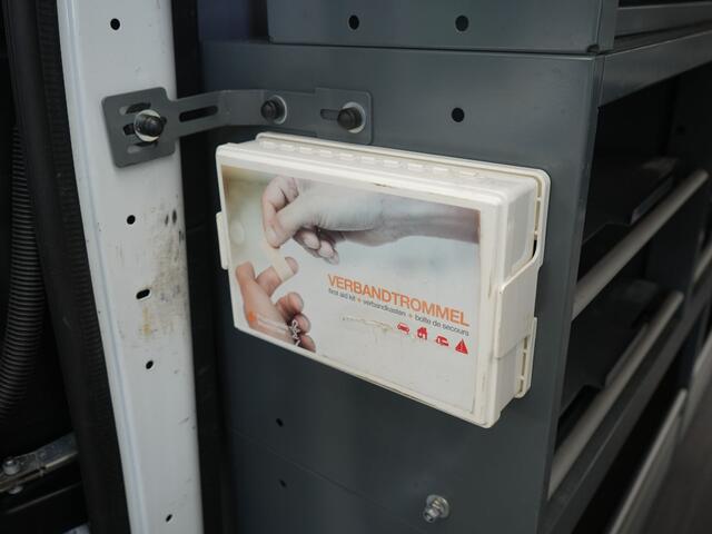 Renault TRAFIC 2.0 dCi 120 T29 L1H1 Comfort - Complete Kastinrichting! - Airco - DAB - Trekhaak