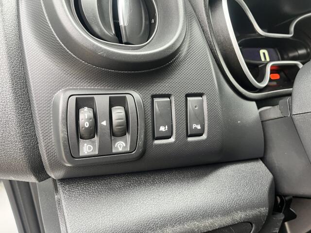 Renault TRAFIC 2.0 dCi 120 L1H1 120pk Airco Cruise controle 3-Persoons Telefoonverbinding Parkeersensoren achter 1e eigenaar Euro 6 Dealer onderhouden