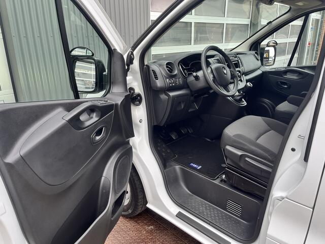 Renault TRAFIC 2.0 dCi L1H1 120pk Airco Cruise controle Kastinrichting Trekhaak 2000kg trekgewicht 2-Persoons 1e eigenaar Euro 6 Dealer onderhouden