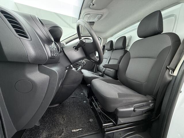 Renault TRAFIC 2.0dCi 120PK T29 L1H1 3-Persoons Trekhaak Euro 6 Apple Carplay Android Auto Airco Navi Cruise Control Led Bluetooth Pdc Betonplex Vloer Wandbetimmering Schuifdeur 1e Eigenaar Origineel Nederlandse Bus