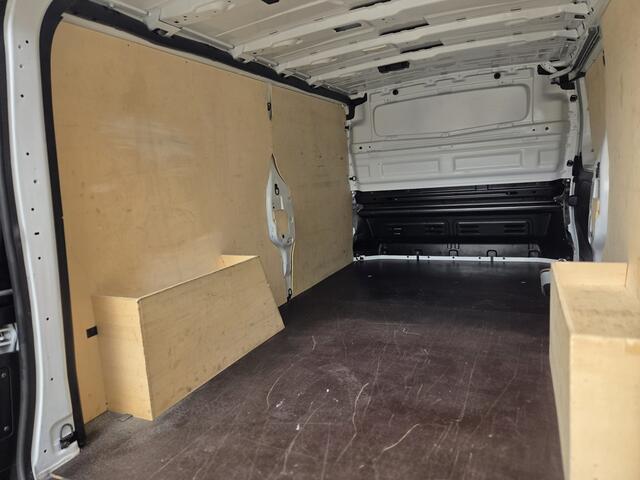 Renault TRAFIC 2.0 dCi 130 Pk L2 Airco Cruise control Parkeersensors