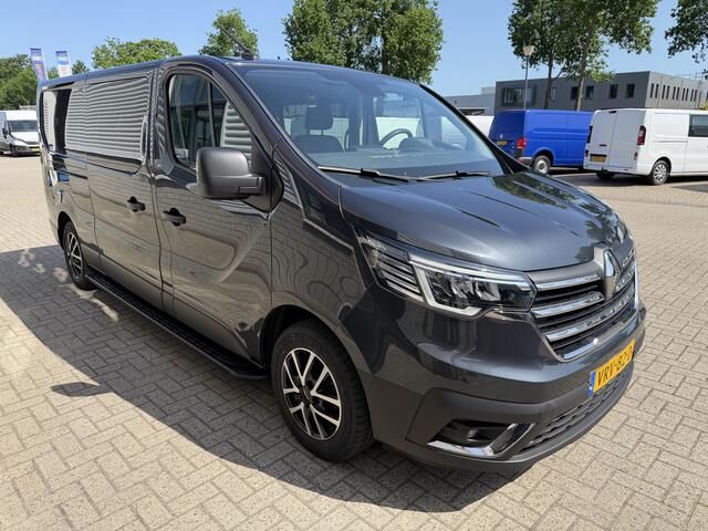 Renault TRAFIC 2.0 dCi 130pk T29 L2H1 DC 5 persoons Comfort / vaste prijs rijklaar ¤ 19.950 ex btw / lease vanaf ¤ 336 / donker grijs metallic / airco / cruise / trekhaak / euro 6 / bpm vrij !