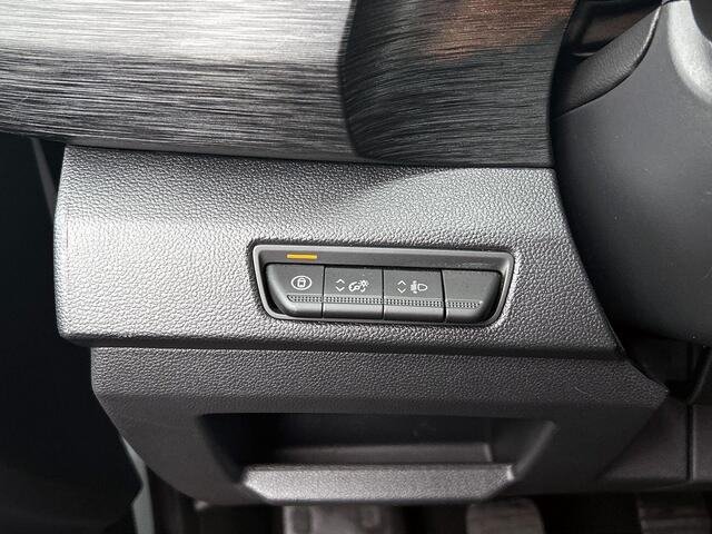 Renault TRAFIC 2.0 Blue dCi 130 T30 L2H1 Advance Navigatie Airco Lichtmetalen velgen Betimmering Trekhaak Parkeer sensoren