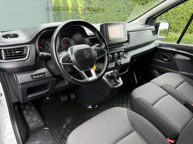 Renault TRAFIC 2.0 dCi 150 PK AUTOMAAT / L2H1 / 27.349 KM!! / TREKHAAK / IMPERIAAL / 3-ZITS / CAMERA / LED