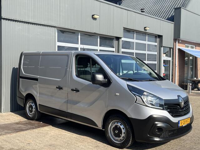 Renault TRAFIC 1.6 dCi L1H1 BTW en BPM VRIJ!! Airco Cruise controle 2-Persoons Telefoonverbinding Parkeersensoren achter 1e eigenaar Euro 6 Dealer onderhouden Ex overheid
