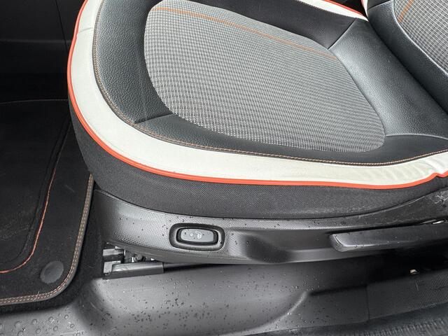 Renault TWINGO Z.E. R80 Série Limitée Vibes / Navigatie / Stoelverwarming / Climate Control / Cruise Control / Achteruitrijcamera / NL Auto / Allseason banden