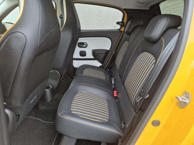 Renault TWINGO Z.E. R80 Intens Automaat / Accu SOH 96,74% / WLTP 186 km stad 261 km / Apple Carplay Android Auto / Cruise control / Achteruitrijcamera / Climate control / Navigatie / Parkeersensoren achter / Lichtmetalen wielen 15" /