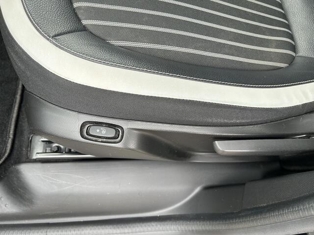 Renault TWINGO Z.E. R80 Intens navi, pdc, stoelverwarming