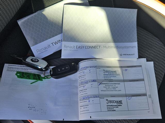 Renault TWINGO Z.E. R80 Série Limitée Vibes / 92% SOH / Achteruitrijcamera / Apple Carplay & Android Auto / Stoelverwarming / 1e Eigenaar / Climate Control / Cruise Control / Navigatie / Lichtmetalen Velgen / Parkeersensoren /