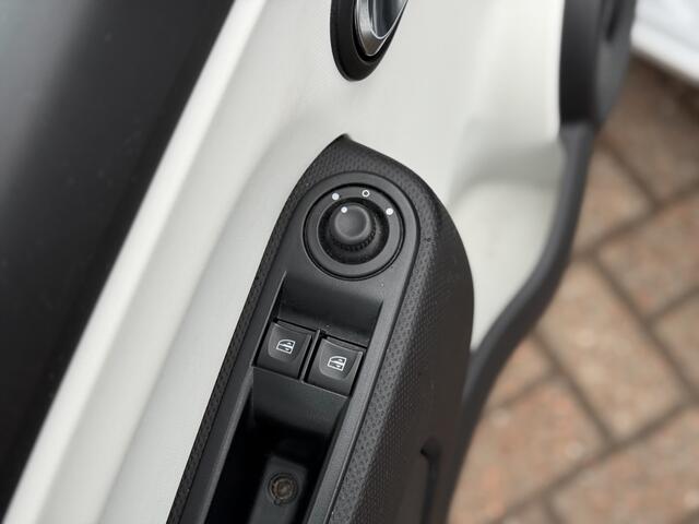 Renault TWINGO 1.0 SCe Collection met 35.435km!! Als Nieuw! | Airco | Bluetooth | DAB | PDC Achter | Elekt. Ramen | Hoge Zit | RIJKLAARPRIJS INCL 12 MAANDEN GARANTIE EN BEURT