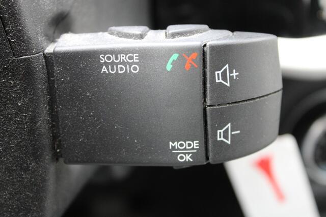 Renault TWINGO R80 Collection - DAB Airco Carplay