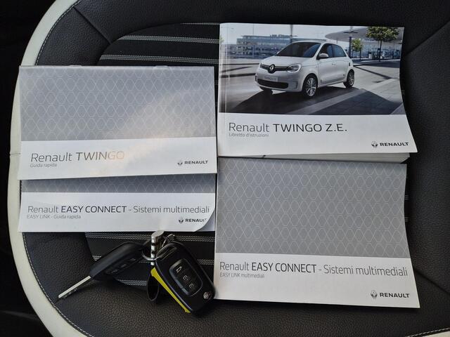 Renault TWINGO Z.E. R80 Intens / SOH 94% / Dealer onderhouden / 3 fase laden / Achteruitrijcamera / Cruise control / Apple Carplay Android Auto / Parkeersensoren achter / Navigatie / Lichtmetalen wielen 15" /