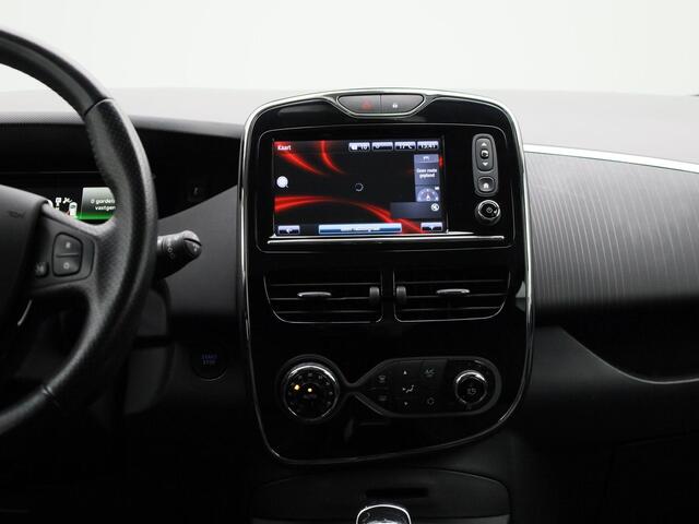 Renault ZOE R110 Limited 41 kWh | Incl. Koopaccu | Camera | Stoelverwarming | Keyless | PDC Achter | Full-Map Navigatie | Cruise Control & Snelheidsbegrenzer | Climate Conntrol | 16" LMV | Privacy Glass | Licht- & Regensensor