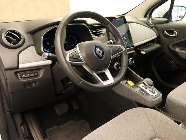 Renault ZOE R110 Life Carshare 52 kWh - SOH 92.2%! - KOOP ACCU - ACTIERADIUS 310 KM - FACELIFT MODEL - PARKEERSENSOREN VOOR EN ACHTER - NAVIGATIE - DRAADLOZE TELEFOON LADER - MULTIMEDIAVOORBEREIDING - ACHTERUITRIJCAMERA - CRUISE CONTROL