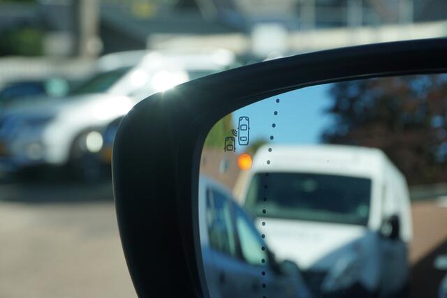 Renault ZOE R135 Iconic 52 kWh (Koopaccu) Camera | Stoelverw. | Apple Carplay * All in prijs *