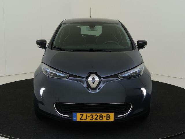 Renault ZOE R110 Iconic 41 kWh (ex Accu) Huuraccu vanaf ¤ 64,- pm | Climate Control | Cruise Control| Lichtmetalen velgen 16"| Navigatiesysteem | Voorstoelen Verwarmd | Apple Carplay/Android Auto | Parkeersensoren incl. Camera |