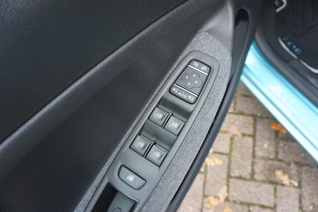 Renault ZOE R135 Intens 52 kWh (KoopAccu) Camera | Apple Carplay | ECC * All in prijs *