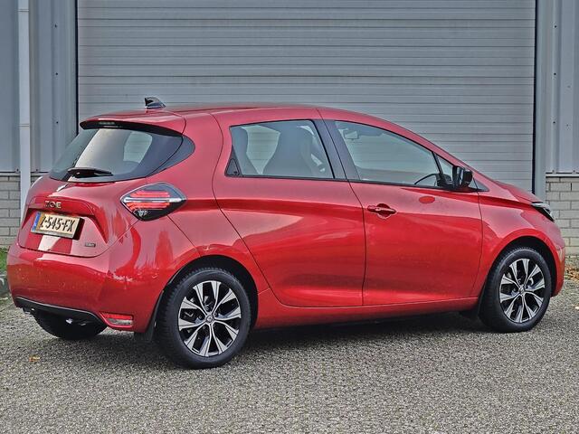 Renault ZOE R135 Evolution 52 kWh / SOH 97,54% / All Season Banden / Dealer Onderhouden / CCS Snel Laden / Achteruitrijcamera / Navigatie / Apple Carplay & Android Auto / Climate Control / Lichtmetalen Velgen /