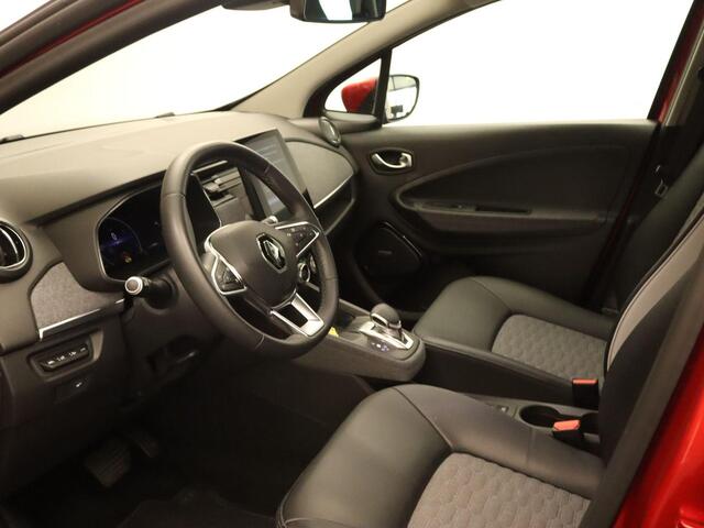 Renault ZOE R135 Intens 52 kWh - KOOPACCU - DODEHOEKDETECTIE - ACHTERUITRIJCAMERA - PARKEERSENSOREN VOOR/ACHTER - AIRCO (AUTOMATISCH) - CRUISE CONTROL - APPLE CARPLAY/ANDROID AUTO - KEYLESS ENTRY/START