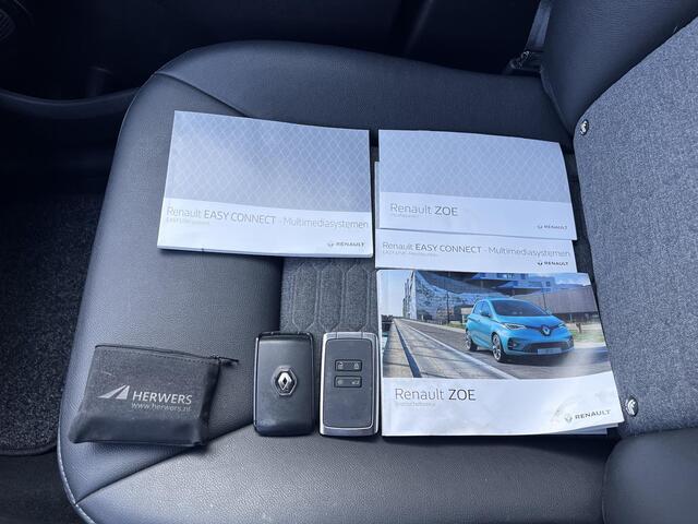 Renault ZOE R135 Intens 52 kWh / Dealer onderhouden / Koop Accu SoH 95,82 % / NL auto / Batterijgarantie tot 12-2028 < 160.000 km / CCS snelladen / Navigatie / Achteruitrijcamera / Stuur- en stoelverwarming / Dode hoek detectie / Apple Carplay Android / 16" LM wielen