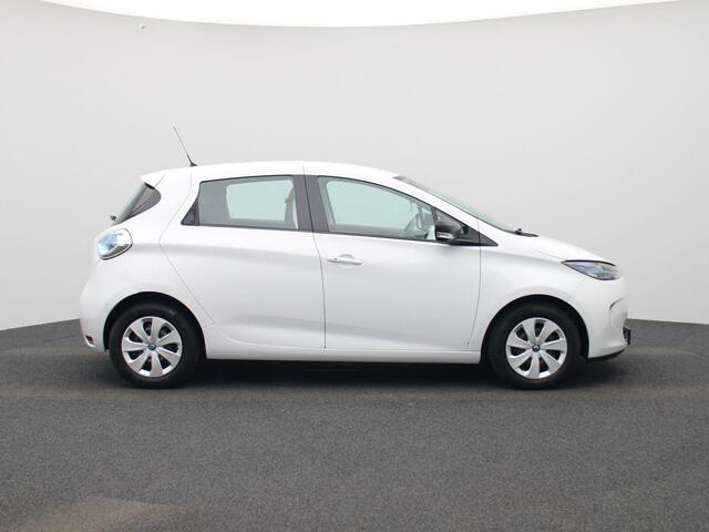 Renault ZOE R90 Pk Life 41 kWh Inclusief Koopaccu | Navigatie | Climate Control | Cruise Control | Apple Carplay/Android Auto | All Season Banden | Parkeersensoren | Interieur Voorverwarming |