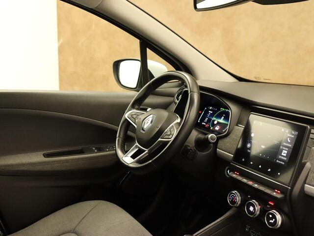Renault ZOE R110 Life 52 kWh SOH 92.8%!! - CLIMATE CONTROL - APPLE CARPLAY/ANDROID AUTO - CRUISE CONTROL - HILL HOLD FUNCTIE - KEYLESS ENTRY/START - LED KOPLAMPEN - MULTIFUNCTIONEEL STUURWIEL - ACHTERUITRIJ CAMERA - PARKEERSENSOREN ACHTER